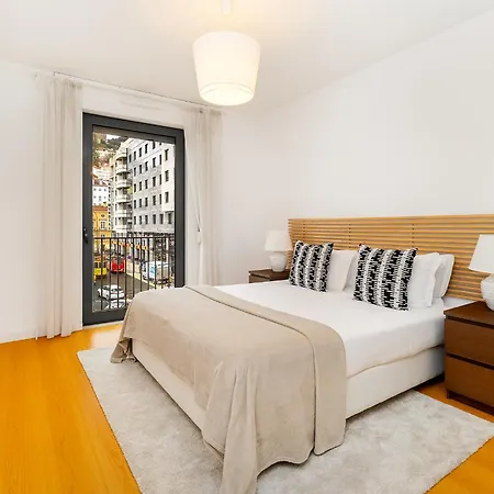 Whome Contemporary Comfort In Historic Lägenhet Lisboa