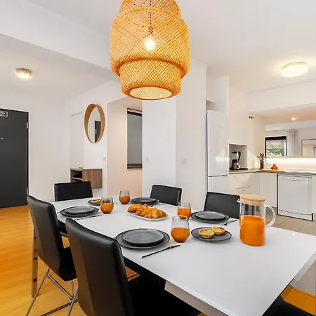 Whome Contemporary Comfort In Historic Apartment *