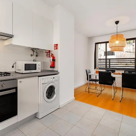 Whome Contemporary Comfort In Historic Apartment *