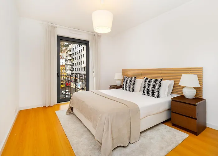 Whome Contemporary Comfort In Historic Apartment Lisbon