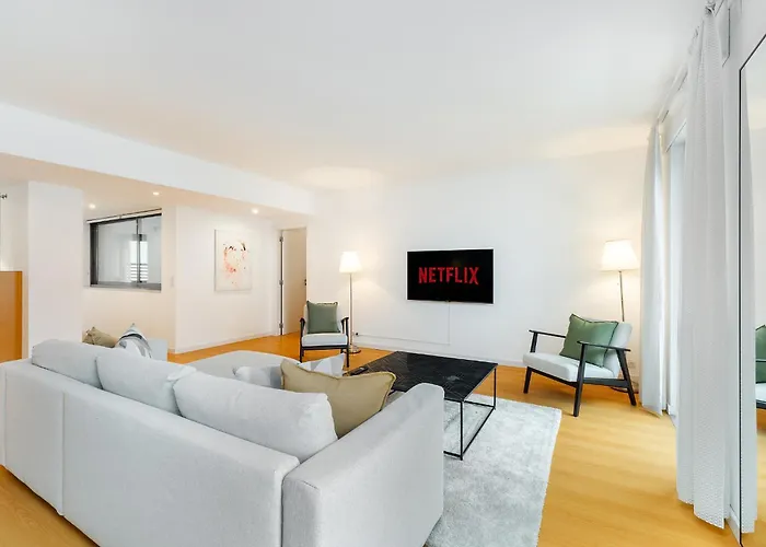Whome Contemporary Comfort In Historic Apartment Lisbon